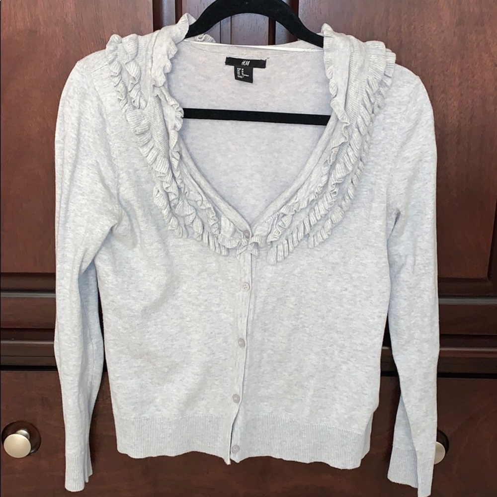 Light gray ruffled collar cardigan